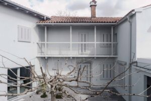 OFIS: Prenova kraške domačije
